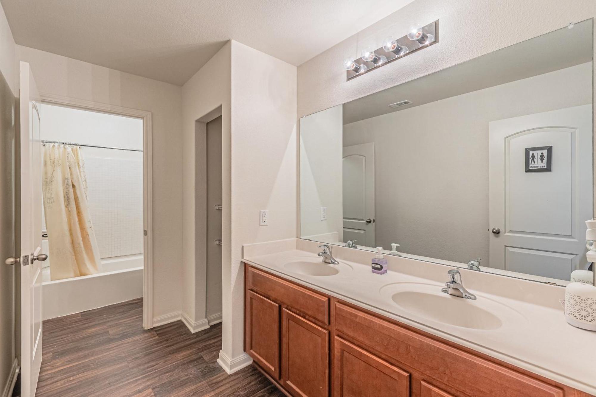 Luxury 5Br Dallas Retreat With Business Amenities - Perfect For Business Travelers, Families & Groups Exterior foto